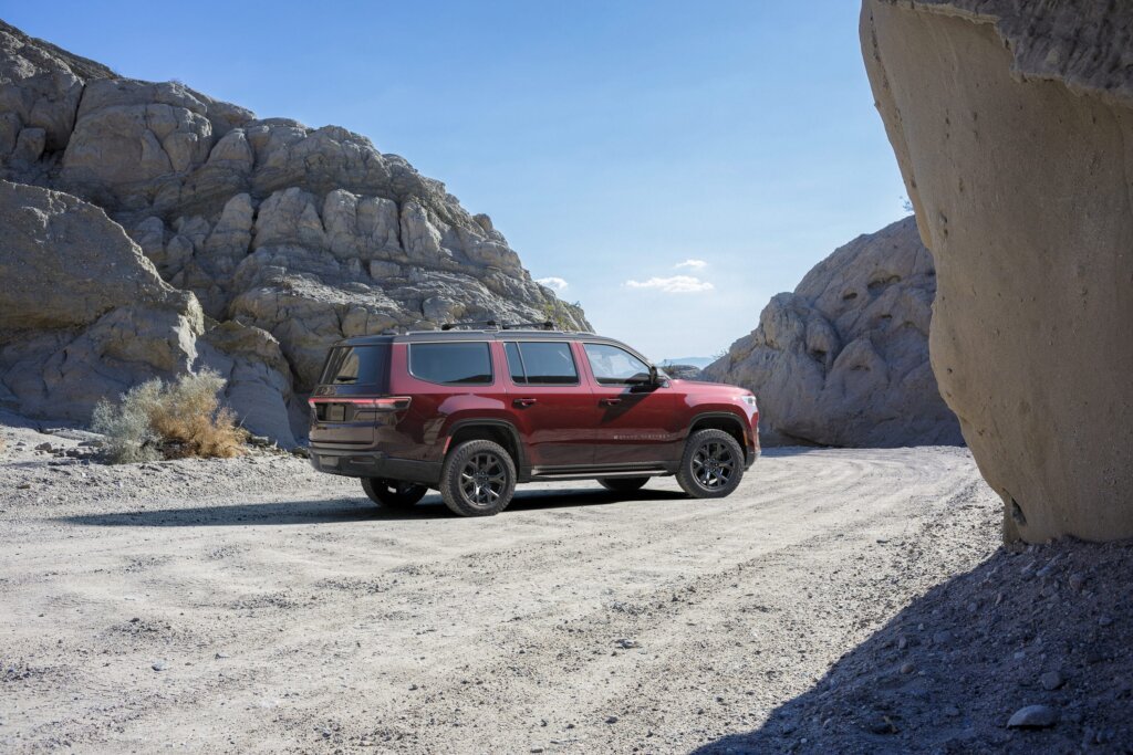 2026 Jeep Grand Wagoneer Unleashes 647-hp REEV to Take on Cadillac Escalade, Simplified Lineup 3 2026 Jeep Grand Wagoneer