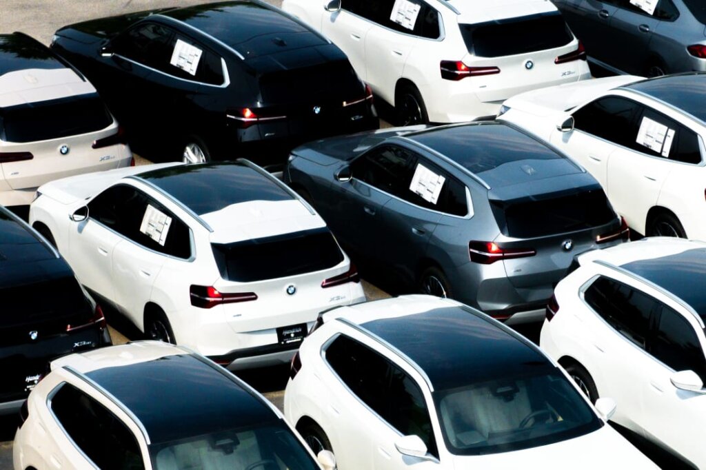 Why Wait to Buy a New Car? Dealerships Face Record Inventory, Aggressive Incentives Expected Soon 1 Dealerships Face Record Inventory