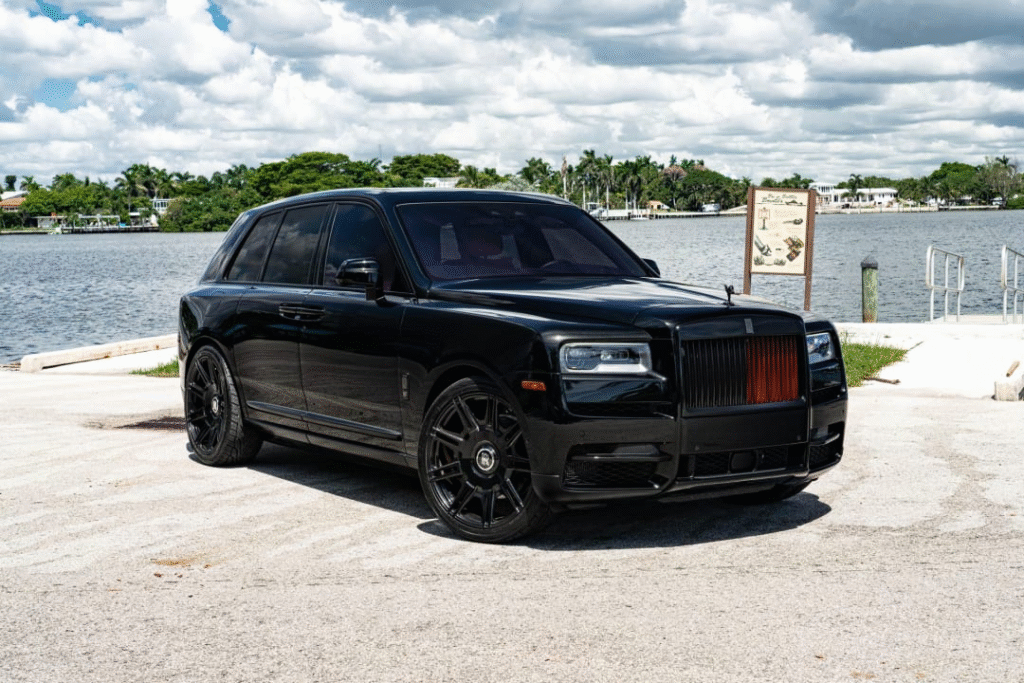 2024 Rolls-Royce Cullinan Auction: Rare Orange Interior, 24-inch Vossen Wheels, Under 6,000 Miles 2 image 281