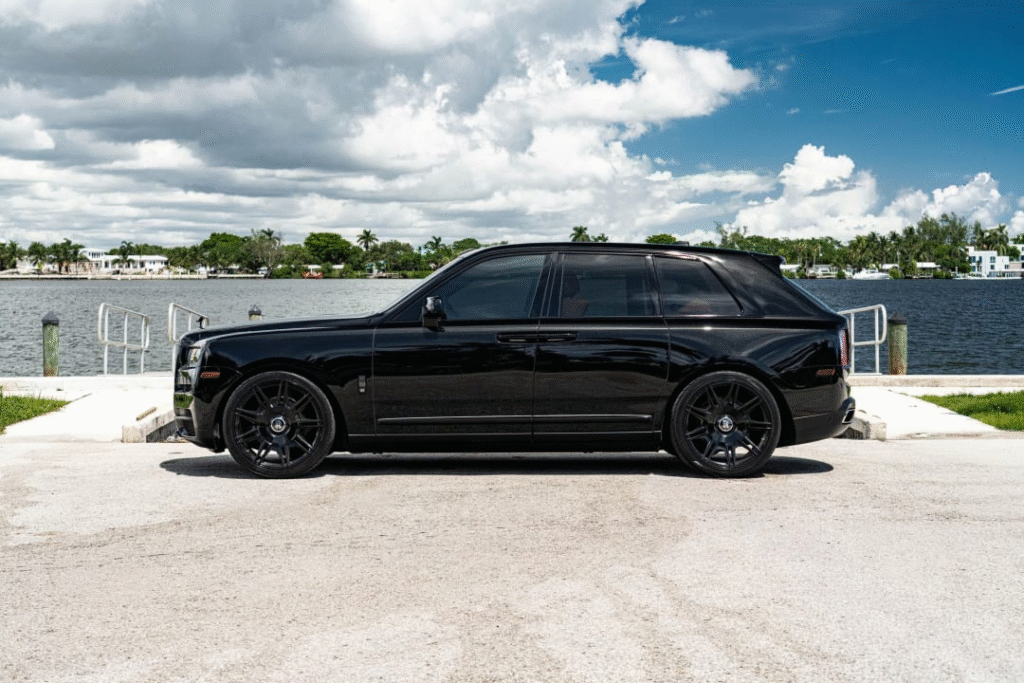 2024 Rolls-Royce Cullinan Auction: Rare Orange Interior, 24-inch Vossen Wheels, Under 6,000 Miles 8 image 288