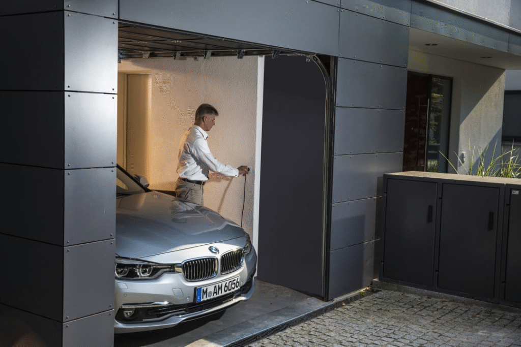 BMW Fire Recall Expands to 340,000+ Vehicles: Starter Motor Risk Hours After Parking 2 image 50