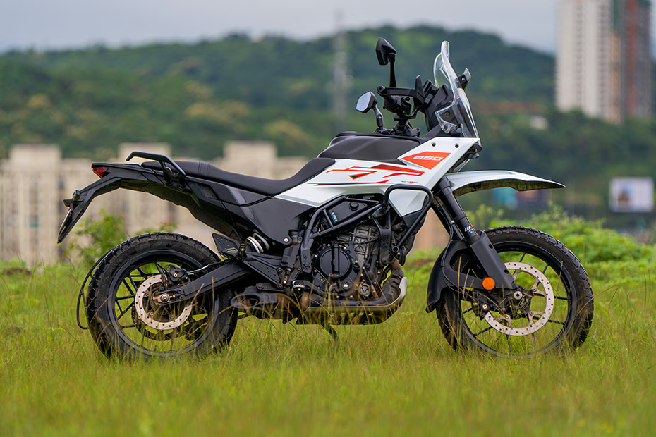TVS Apache RTX 300 Comparison with KTM 250 ADV & Yezdi Adventure – Specs, Price, Features 4 image 598