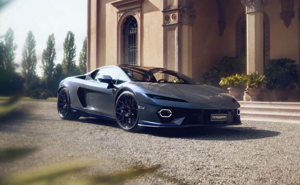 Urus 6x6 Lamborghini Hints at Even Crazier Special Editions After Huracán Sterrato Success 1 Urus 6x6 Lamborghini