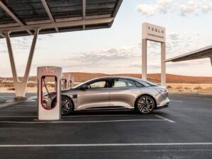 Read more about the article U.S. EV Charging Network Soar at Record Pace: 780 New High-Speed Stations in Q3, Infrastructure Outpaces Fading Credits