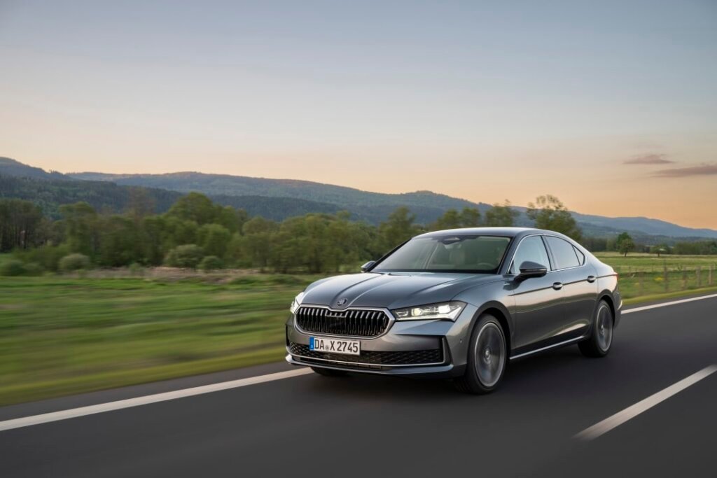VW European Sedan Drives 1,759 Miles on One Tank: Skoda Superb Diesel Sets Guinness World Record for Range 1 VW European Sedan