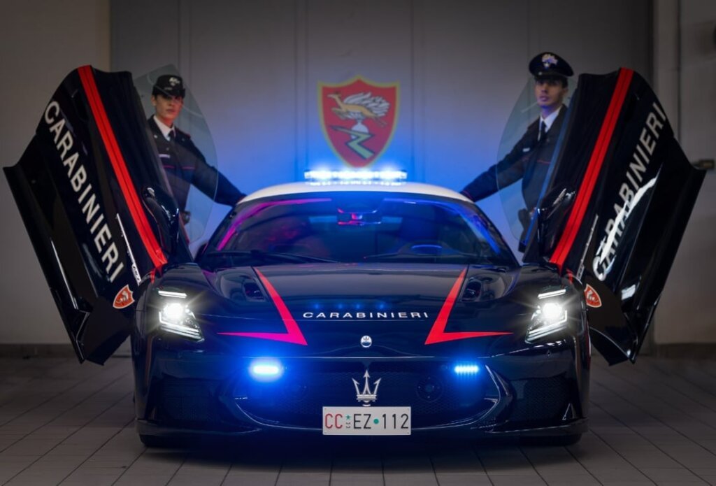 Italy Police Get Maserati MCPURA Supercar & Alfa Romeo Giulia Quadrifoglio for Urgent Organ Transport 1 Italy Police