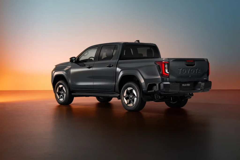Toyota Just Changed the Pickup Game – The New Hilux Comes in 5 Different Versions! 4 2025toyotahiluxbevhero4