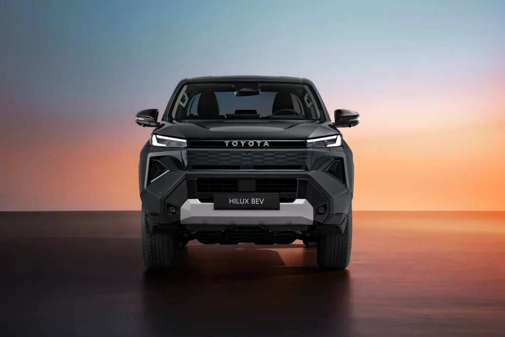 Toyota Just Changed the Pickup Game – The New Hilux Comes in 5 Different Versions! 3 2025toyotahiluxbevhero6