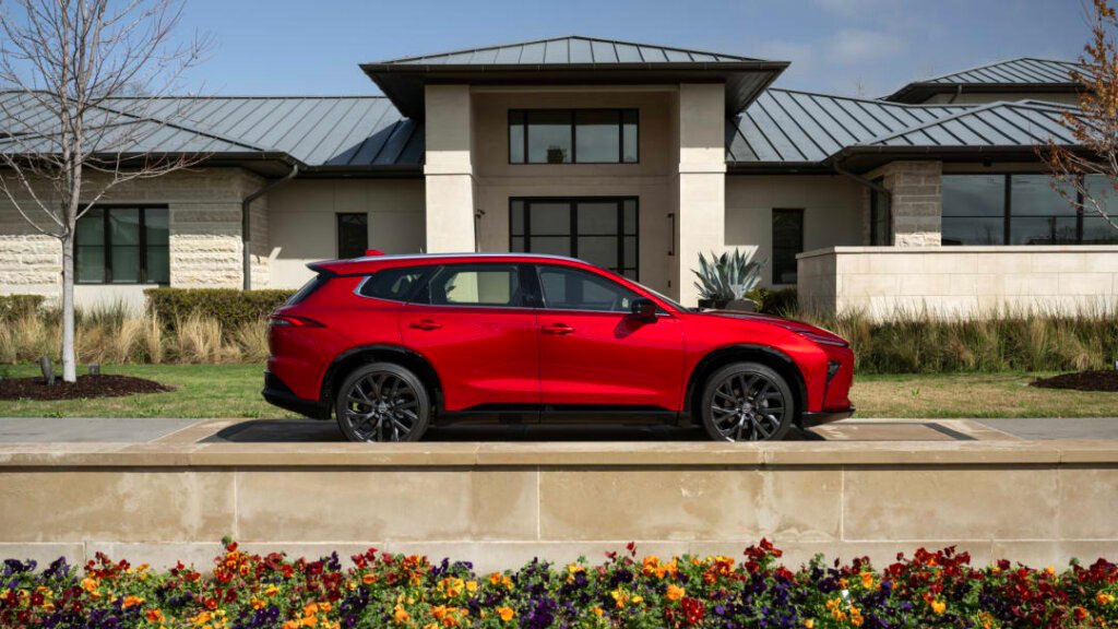 2026 Toyota Crown Signia Price Hike: Starts at $44,390, Adds Two-Tone Paint Option to Limited Trim 1 2026 Toyota Crown Signia