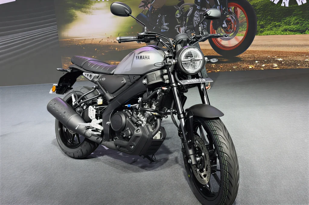 The R15's Stunning Retro Twin is Finally Here (And It's Only ₹1.49 Lakh) 2 Yamaha XSR155 Launched in India