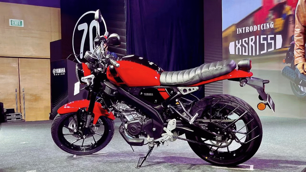 The R15's Stunning Retro Twin is Finally Here (And It's Only ₹1.49 Lakh) 4 image 610