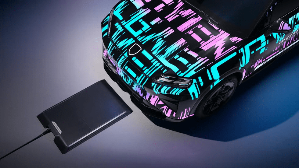 Forget Plugs: The Porsche Cayenne Electric Has Cable-Free Charging! 2 image 739