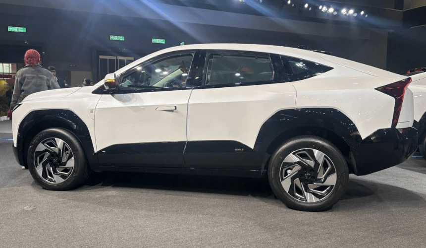 Mahindra is Giving Away Free Chargers and Cash Benefits on its Electric SUVs! 5 image 813