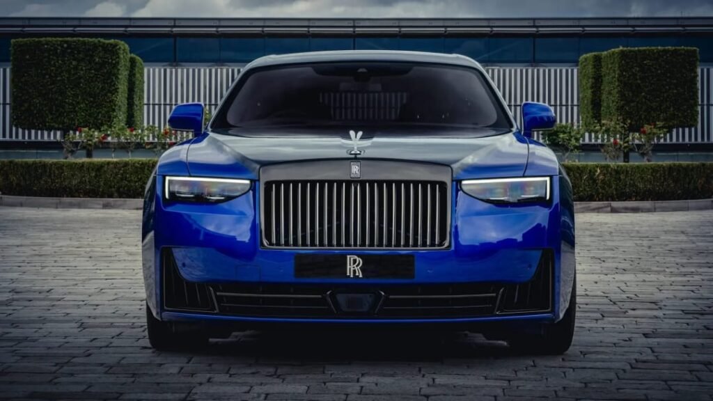 ROLLS-ROYCE GHOST GAMER REVEALED: THE PIXEL BLASTER HEADLINER IS INSANE 1 Rolls-Royce Ghost Gamer